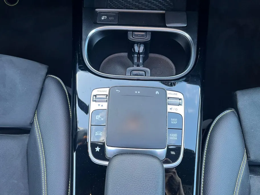 Mercedes-Benz A-Klasse 250 Premium Plus | AMG Pakket | Panoramadak | Achteruitrijcamera | Stoelverwarming | 12 maanden garantie! |
