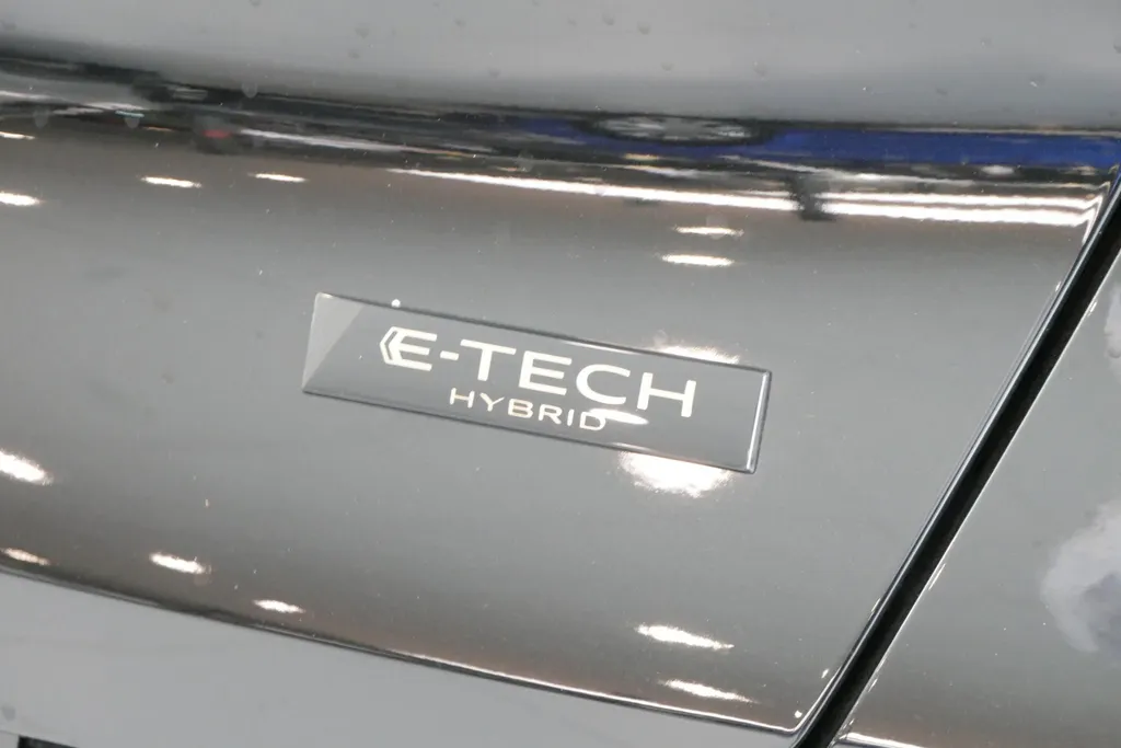 Renault Captur 1.8 E-Tech full hybrid 160 techno | Profiteer nu van €2.500,- Zeeuw & Zeeuw voorraadkorting | Uit voorraad leverbaar op is op