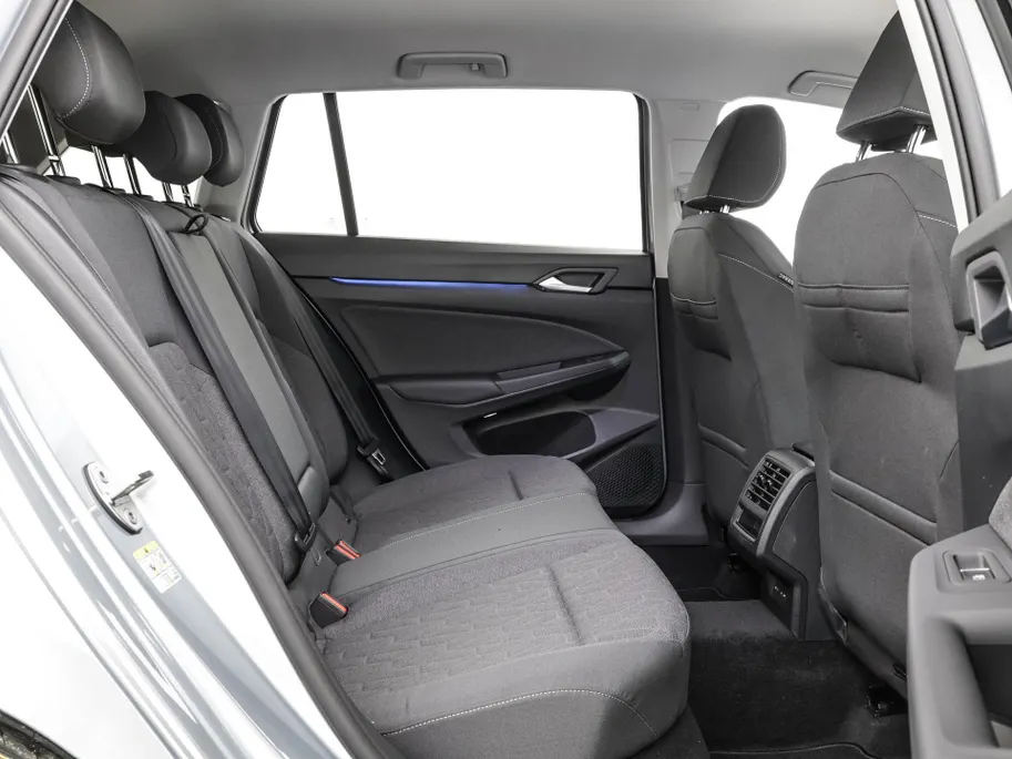 Volkswagen Golf variant Life Edition 1.5 eTSI 116 pk 7 versn. DSG · Achteruitrijcamera · draadloze telefoonlader · Prijs is inclusief inruilpremie · MEGA SALE