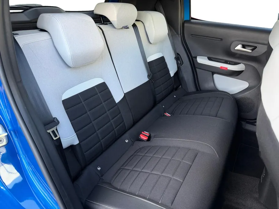 Citroën C3 1.2 Hybrid 110pk Max | Dealer onderhouden | NL auto | Automaat | Cruise control | Trekhaak | Apple carplay & Android auto | Navigatie | Apple carplay & Android auto | Draadloos opladen mobiel | 17' lichtmetalen velgen | Bovag garantie |