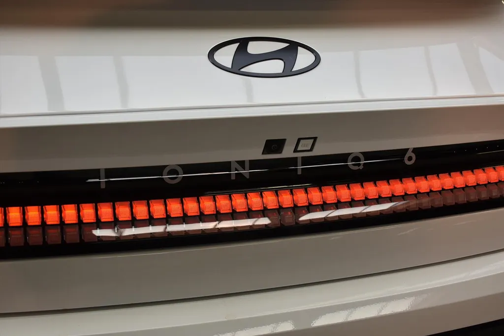 Hyundai IONIQ 6 77,4 kWh 325pk AWD First Edition I Schuifdak I SOH 100%