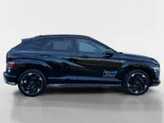 Hyundai Kona Electric N Line Sky 64.8 kWh | Navigatie| Schuif-kantel dak| Head up display| Stoelverwarming/koeling| 360 graden camera|