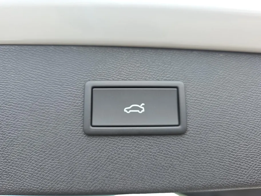 CUPRA Formentor 1.5 TSI e-Hybrid Business 204Pk | Panoramadak | Elektr. Trekhaak | Stoelverwarming | Elektr. Achterklep | Matrix Led koplampen | Virtual Cockpit | Fabrieksgarantie |
