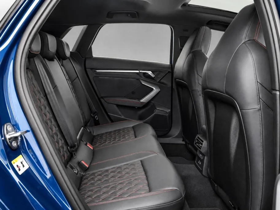Audi A3 Sportback 45 TFSIe 272pk S-Tronic S edition Competition · Panoramadak · Camera · Lederen Bekleding · Elek. Achterklep · Elek. Bestuurdersstoel + Geheugen · Garantie t/m 26-10-2030 of 100.000km