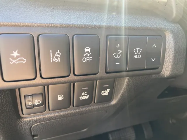 Mitsubishi Eclipse Cross 2.4i PHEV First Edition | All Seasons