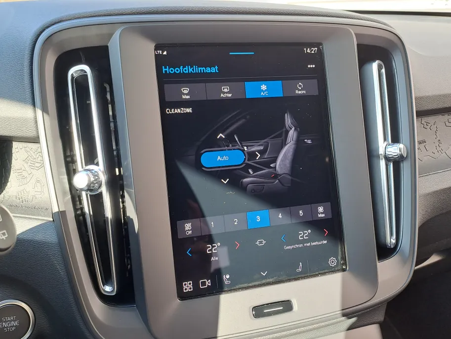 Volvo XC40 2.0 B3 Essential AUTOMAAT | Stuurverwarming | Stoelverwarming | Adaptieve Cruise | Apple Carplay/Android Auto