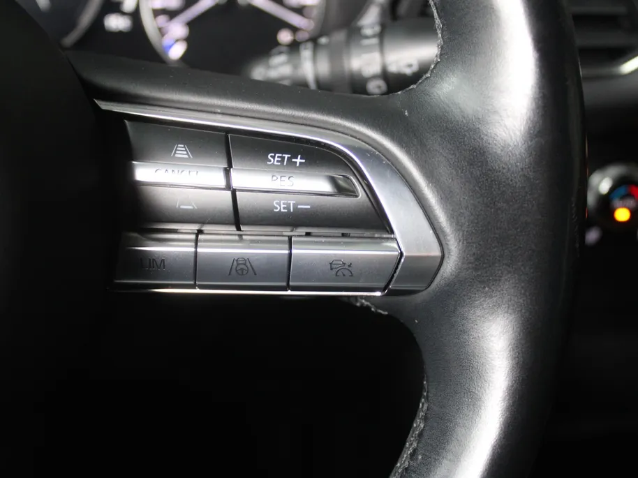 Mazda 3 2.0 e-SkyActiv-G M Hybrid 122 Luxury | Trekhaak | Stuur-/stoelverwarming | Leer | 360 Camera | Stoelgeheugen | 18' LM | HUD | LED | Cruise adapt. |