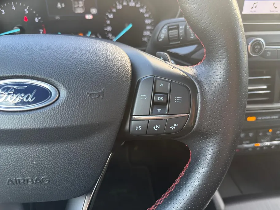 Ford Focus Wagon 1.0 EcoBoost ST-Line Automaat | Nieuwe Distributie | Winterpack | Achteruitrijcamera | Apple carplay/Android auto | Climate Control | Cruise Control | 12 maanden Garantie! |