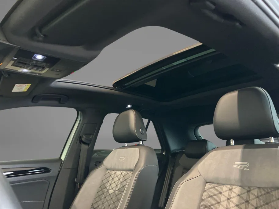 Volkswagen T-Roc 1.5TSI/150PK DSG R-line · Panoramadak  · Camera · Apple/Android Car Play · Navigatie