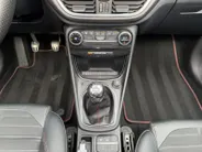 Ford Puma 1.0 EcoBoost Hybrid ST-Line X First Edition | Dealer onderhouden | Panorama dak | Adapt. Cruise control | BLIS | B&O | Elektr. achterklep | Draadloos opladen mobiel | 19' lichtmetalen velgen | Bovag garantie |