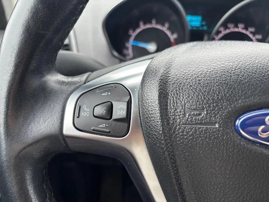 Ford EcoSport 1.5 Ti-VCT Titanium | Dealeronderhouden! | Trekhaak | Cruise Control | Stoel-en voorruitverwarming | Parkeersensoren achter |