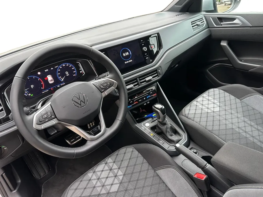 Volkswagen Taigo 1.0 TSI R-Line | Digital Cockpit | Camera | Adaptive Cruise Control | Apple CarPlay & Android Auto | LMV | Climate Control | Parkeersensoren | Verwarmde Spiegels | Bovag garantie | NAP