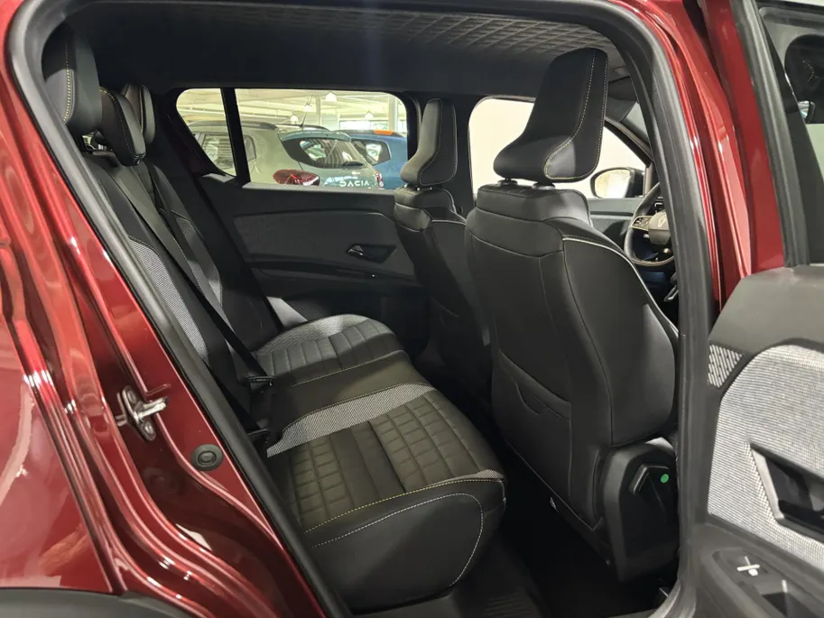 Renault 4 Comfort Range Iconic 52 kWh Automaat | DEMO | Elektrische Klep | Zwarte Motorkap | Camera | Adaptive Cruise Control | Parkeersensoren | Apple CarPlay/Android Auto |