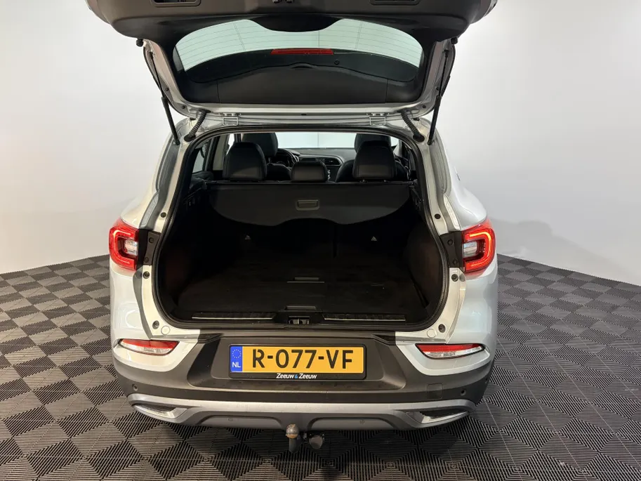 Renault Kadjar 140PK TCe Intens Automaat | Trekhaak (1500 KG) | Panoramadak | 19' Lichtmetalen Velgen | Stoelverwarming | Navi | Camera | Climate Control | Adaptieve Cruise Control | Leder |
