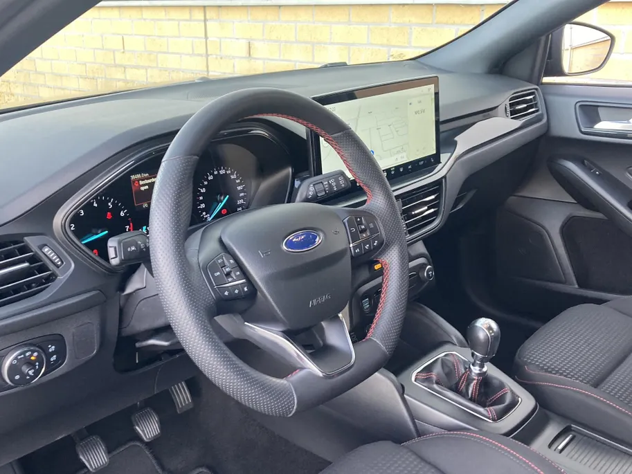 Ford Focus 1.0 EcoBoost Hybrid ST Line 125 pk Wagon GROOT NAVIGATIE-WINTERPAKKET-PRIVACY GLASS