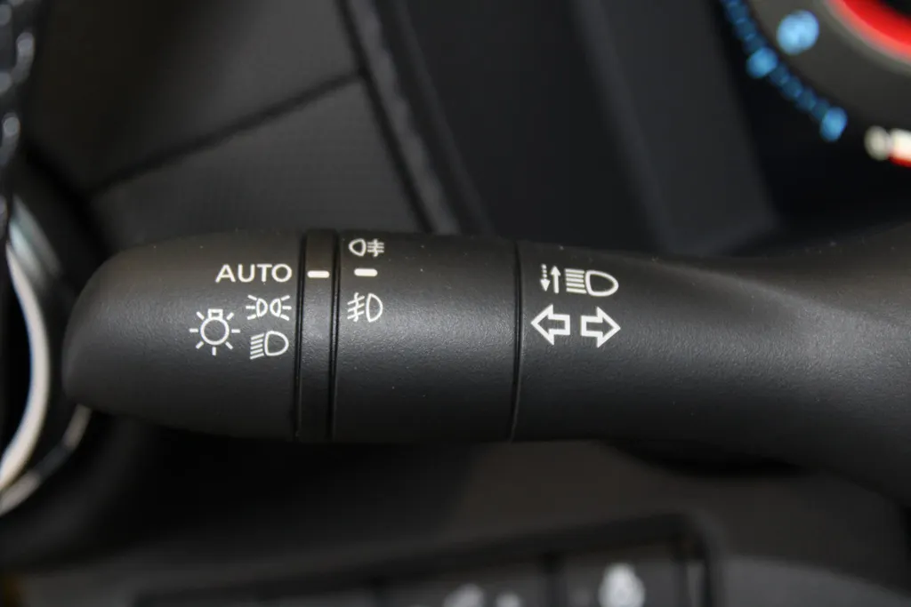 Nissan Juke 1.6 Hybrid N-Connecta | stuurverwarming | Stoelverwarming | Automaat | Achteruitrijcamera | Pdc voor en achter | Cruise controle | Climate Controle | LM wielen | Navigatie | Apple carplay & Android auto |