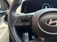Hyundai Bayon 1.0 T-GDI Comfort | Navigatie | Achteruitrijcamera | Parkeersensoren achter | Airco | Cruise Control | DEALER AUTO