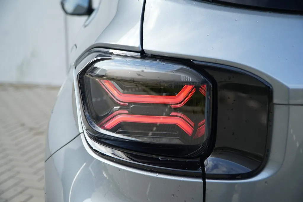 Jeep Avenger 1.2 e-Hybrid Summit | Navi | JBL | Camera | Winter | 18"