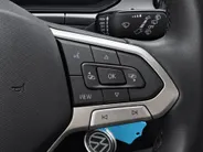 Volkswagen T-Roc 1.0 TSI 110pk Life · Trekhaak · Camera · Dodehoeksensoren · Adaptive Cruise Control · Apple/Android Car Play · Clima ·