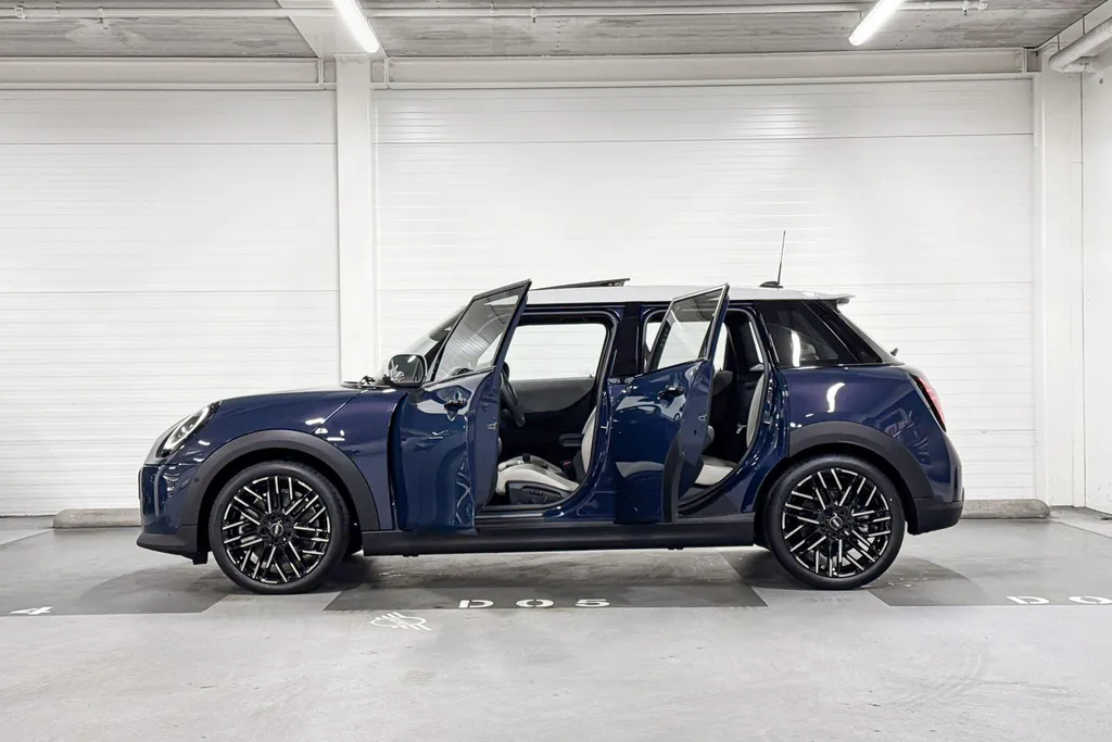 MINI Cooper 5-deurs Cooper S Favoured XL