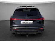 Audi Q5 2.0TFSIe-hybrid 220kW/299PK quattro S Line · Panoramadak · Trekhaak · 360°Camera + Parkeersensoren · Leder · Garantie t/m 17-05-2030 of 120000km.