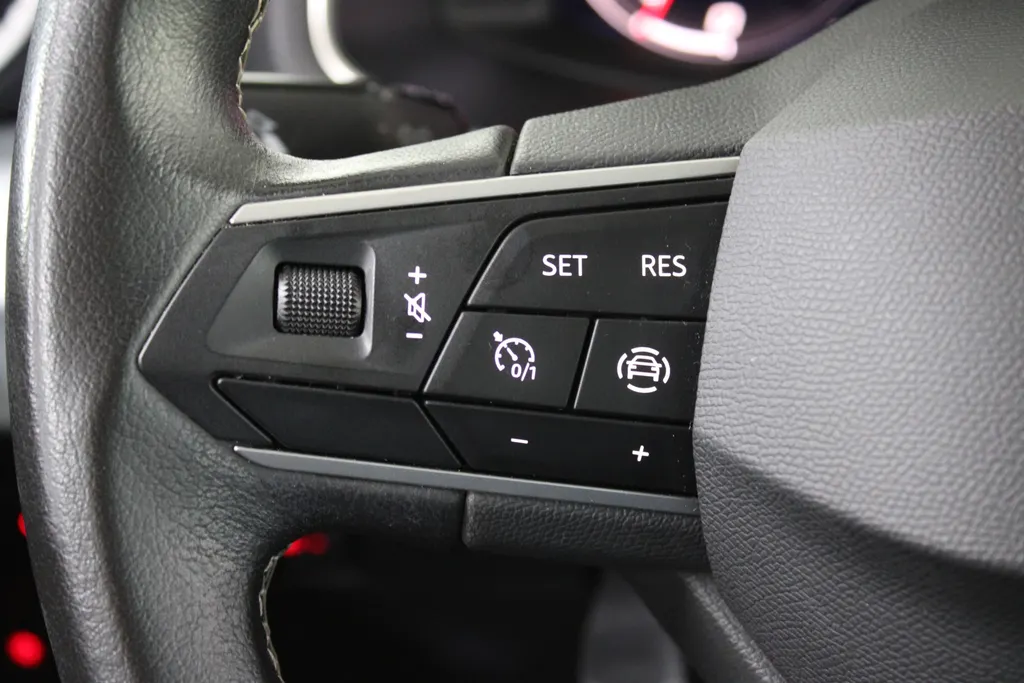 SEAT Ibiza 1.0 EcoTSI Style Business Intense / Stoelverwarming / Beats audio / Parkeersensoren voor + achter /