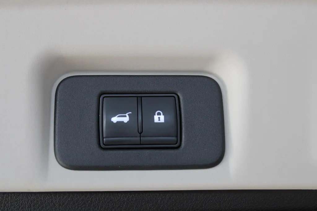 Nissan ARIYA Evolve 66 kWh | 20 inch wielen | Ceramic coating |22 kW ingebouwde lader | Electrische stoel en stuur verstelling | Navigatie | Stoel geheugen | shuif/kanteldak | Stoel verwarming en verkoeling | Zeer mooie auto |