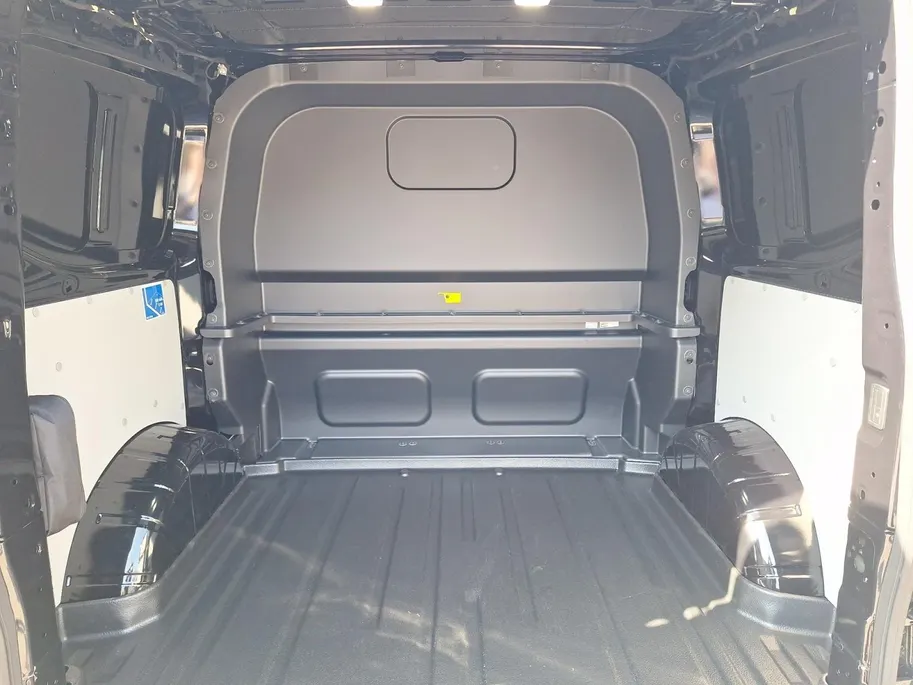 Ford E-Transit Custum 320 L1H1 Sport 71 kWh DC | Dubbele Schuideur | Camera | Trekhaak | 17' Lichtmetaal | Halfleer bekleed | Led verlichting | El. Verst. bestuurdersstoel| Apple Carplay&Android Auto |