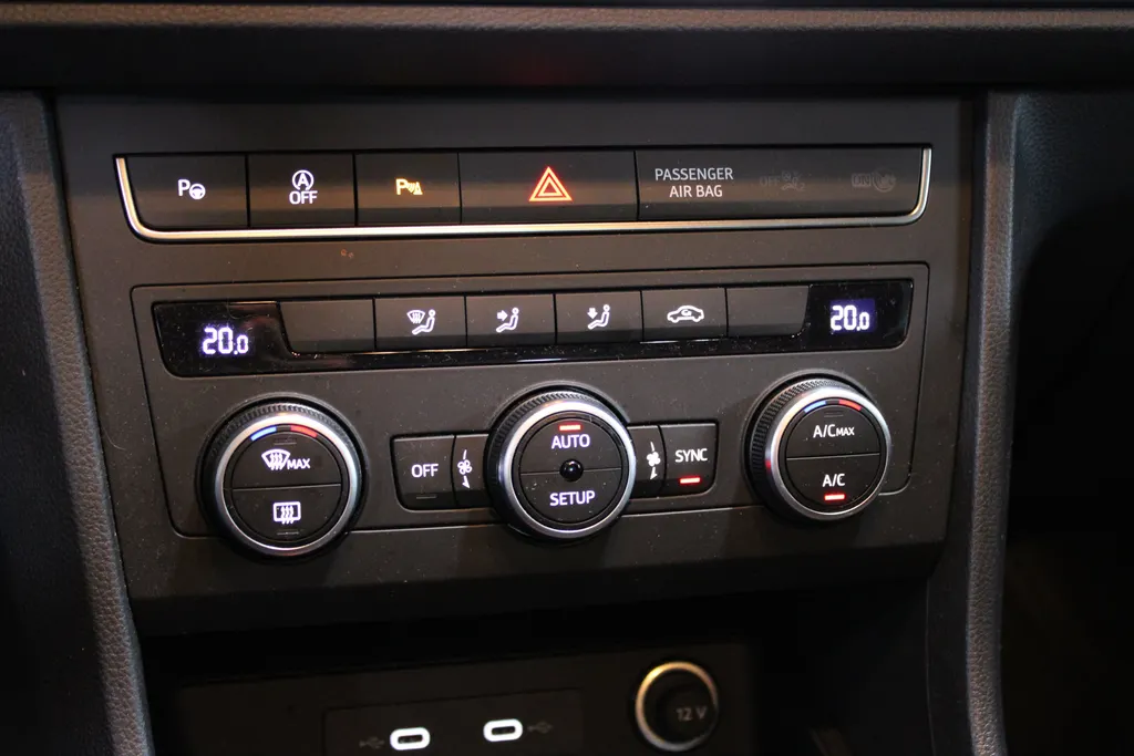 SEAT Ateca 1.0 TSI Style Business Intense / NAVIGATIE / CAMERA / APPLE CARPLAY / ANDROID AUTO / FULL LED /