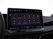 Volkswagen Tiguan 1.5 eHybrid 272pk DSG R-Line Edition · Panoramadak · 360 Camera · Harman Kardon Audio · Inklap. Trekhaak · Matrix LED · Head-Up Display · Keyless · Garantie t/m 19-11-2030 of 100.000km