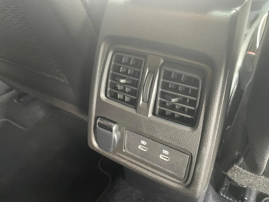 Mitsubishi ASX 1.6 HEV AT Instyle 143PK AUTOMAAT | Schuif-kanteldak| Navigatie| Leer| Lichtmetalen velgen| BOSE| Camera| Parkeersensoren| Metallic lak