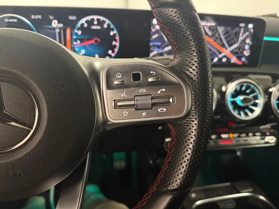 Mercedes-Benz A-Klasse 200 Launch Edition Premium AUTOMAAT AMBIENT LIGHT NAVI AIRCO CAMERA CRUISE CONTROLE AMBIANCE VERLICHTING APPLE CARPLAY ANDRIOD AUTO AMG PAKKET ZEER MOOIE AUTO