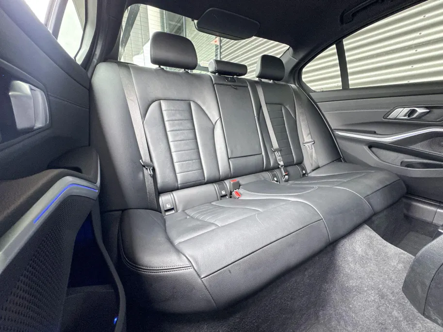 BMW 3 Serie Sedan 320i Business Edition Plus