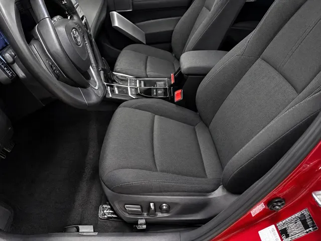 Toyota Corolla Cross 2.0 HP Hybrid Launch Edition | Panoramadak | All Seasons