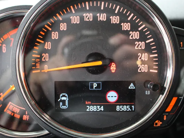 MINI 5-Deurs 1.5 Cooper Camden Edition Automaat | Navigatie | PDC | Cruise Control