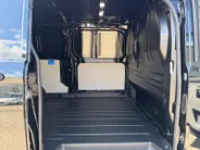 Ford E-Transit Custom 340 L2H1 Limited 71 kWh | Direct Leverbaar | 0,99% Financiering | 352km WLTP Rijbereik | AGR-Stoelen | Driver assistance pack ultimate | 17inch lichtmetalen velgen | Laadvloer bescherming