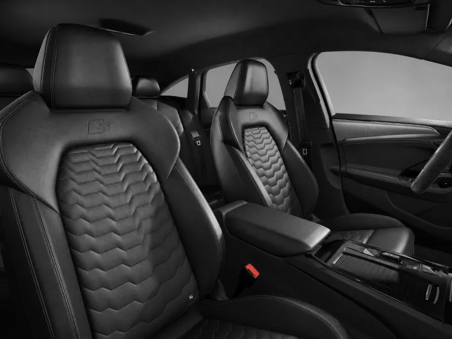 Audi A6 e-tron S edition performance 100 kWh 367 PK · Adaptieve luchtvering · Trekhaak elek. wegklapbaar · Zwart lederen sportstoelen