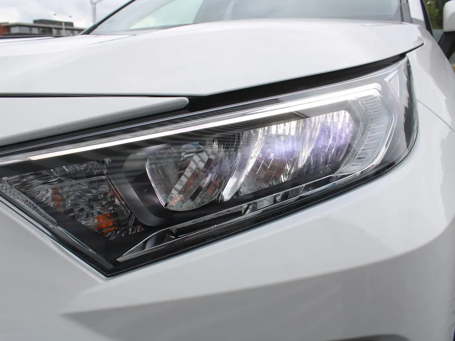 Toyota RAV4 2.5 Hybrid AWD Dynamic | 18' LM | Trekhaak | Camera binnenspiegel | 360 Camera | Cruise adapt. | Dodehoek detectie | Elek. achterklep | LM winterset |