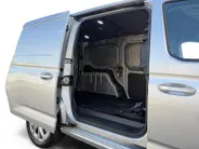 Ford Transit Connect 1.5 EcoBoost PHEV L2 Limited 150 pk Automaat | Adapt. Cruise control | Trekhaak | Parkeersensoren voor en achter | Achteruitrijcamera | Navigatie | Apple carplay & Android auto | BLIS | Voorruitverwarming | 17' inch lichtmetalen velgen |