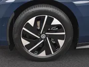 Volkswagen ID.7 Limited Edition Plus 77 kWh accu 286 PK · Trekhaak inklapbaar, met elektrische ontgrendeling · Draadloze telefoonlader ·