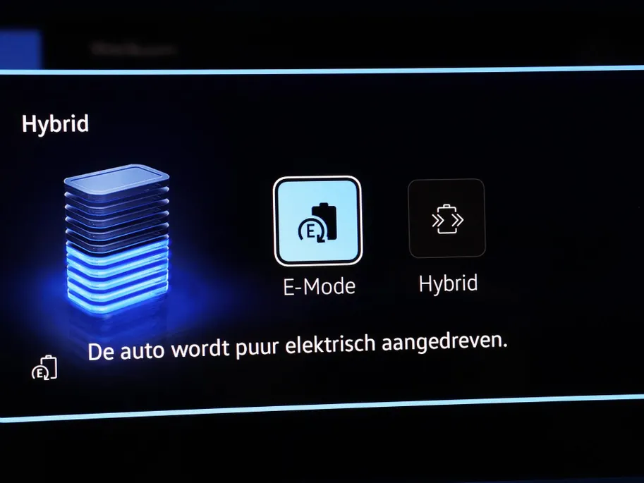 Volkswagen Golf 1.5 eHybrid 272pk DSG GTE · Panoramadak · 360 Camera · Inklap. Trekhaak · Head-Up Display · Matrix LED · Keyless · DCC · Garantie t/m 26-05-2030 of 100.000km