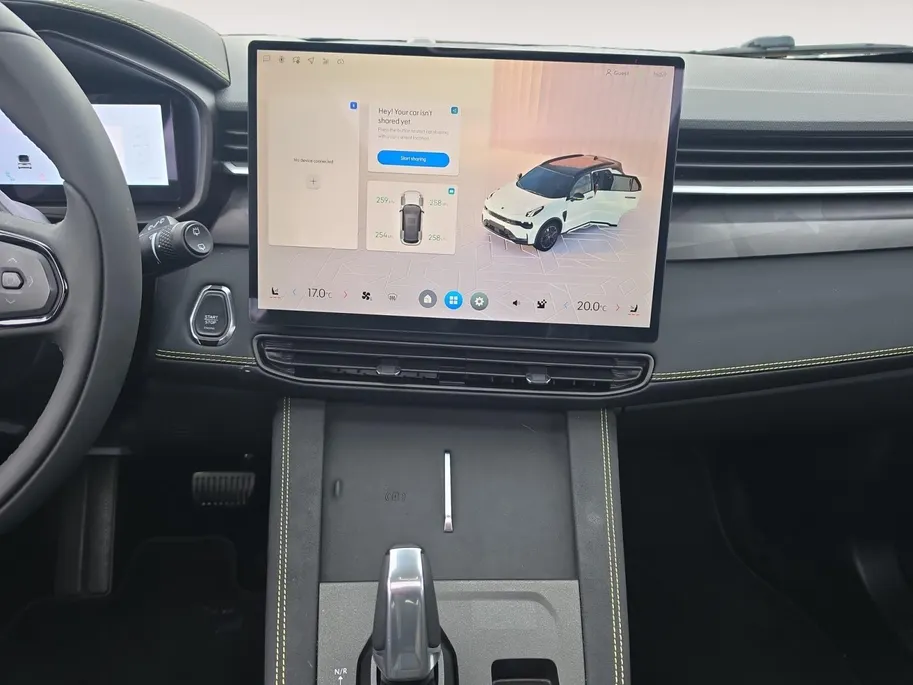 Lynk & Co 01 1.5 More | Navigatie | Climate control | 360Gr camera | Keyless | Stoel + Stuurverwarming