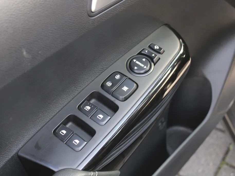 Kia Picanto 1.0 DPI GT-Line | Schuif-/kanteldak | Stuur-/stoelverwarming | Navi | Clima | Cruise | Camera | Leer | 16' LM | LED | Keyless |
