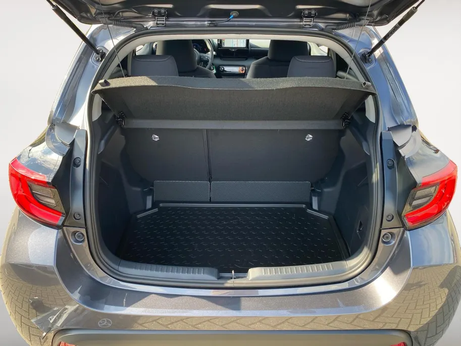 Toyota Yaris 1.5 Hybrid 115 automaat Comfort NIEUW | Digitaal cockpit | Full LED koplampen | 16' lm velgen | cruise control | etc.