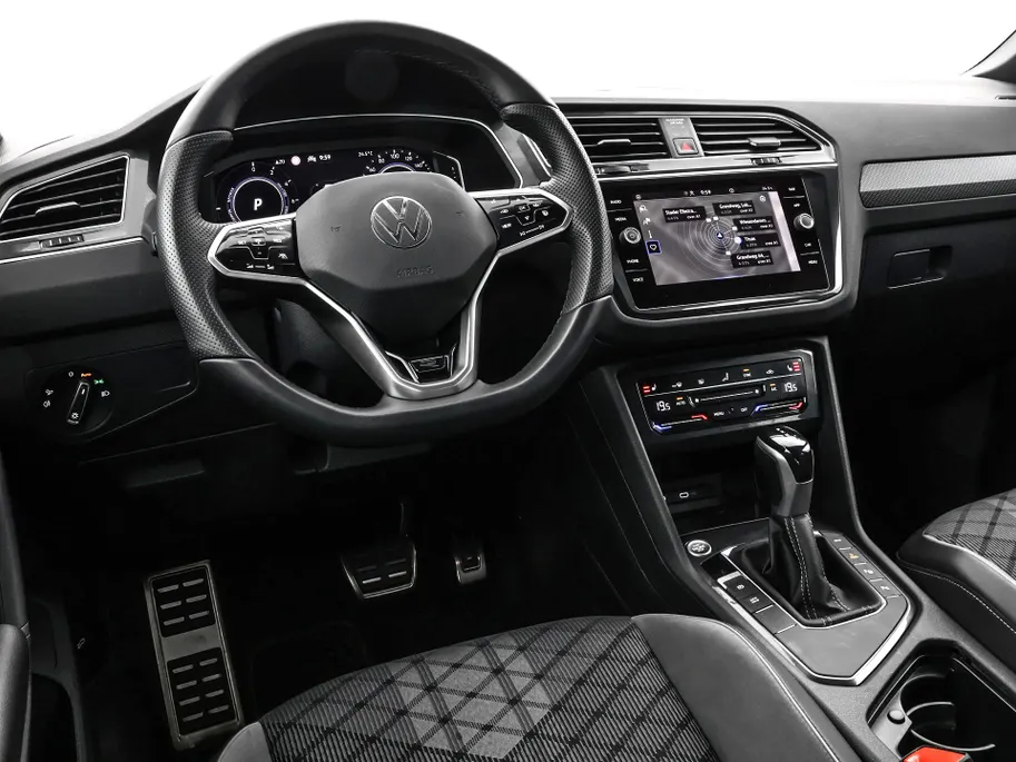 Volkswagen Tiguan 1.4 TSI 245pk DSG eHybrid R-Line Business · Apple/Android Car Play · Wegklapbare Trekhaak · Alarm · Dodehoek Detectie · Stoel-& Stuurverwarming · 19'' Inch ·