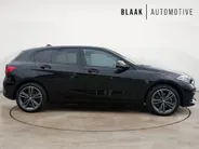 BMW 1 Serie Limousine 118i Sport Line Apple/Android draadloos | Automaat | Climate Con