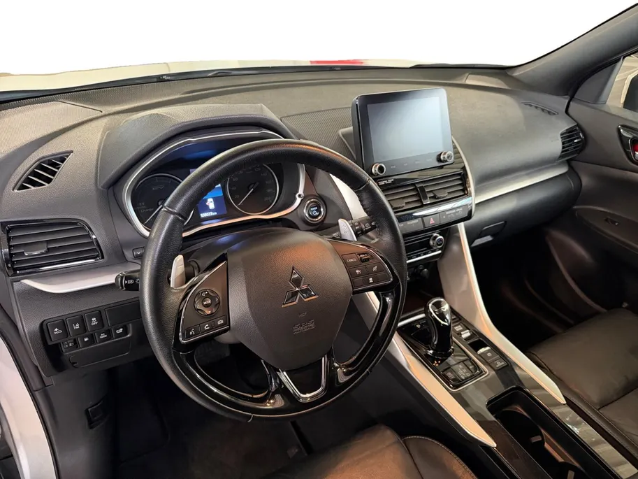 Mitsubishi Eclipse Cross 2.4 PHEV Instyle WK DEAL € 500,- korting | Schuif-/ kanteldak | Achteruitrijcamera | Parkeersensoren voor & achter | Stoelverwarming | Navigatie | Trekhaak | BOVAG GARANTIE |
