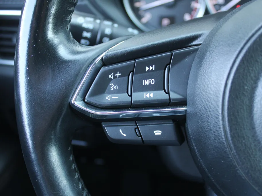 Mazda CX-5 2.0 SkyActiv-G 165 Skylease Luxury | Trekhaak | 360 Camera | Leer | Stuur-/stoelverwarming | HUD | Bose | Elek. stoelverstelling | 19' LM | All seasons |