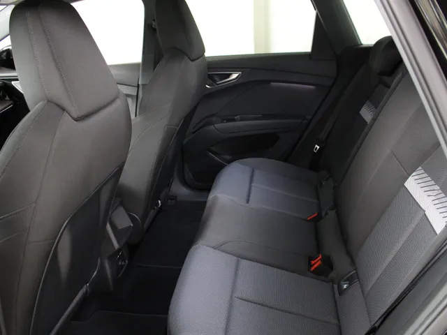 Audi Q4 e-tron 40 Advanced edition 77 kWh Navigatie | Inklapbare spiegels | Stoelverwarming | 98% SoH