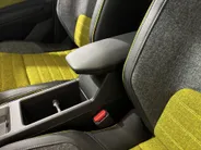 Renault 5 Comfort Range Iconic Cinq 52 kWh Automaat | DEMO | Harman Kardon Audio | Camera | Blind Spot Warning | Adaptive Cruise Control | Climate Control | Apple CarPlay/Android Auto | Digital Cockpit |